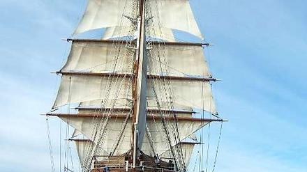 Bis zu ihrem eigentlichen Fahrtziel - St. John's (Antigua) muss die Sea Cloud noch knapp 2000 Seemeilen zurücklegen.