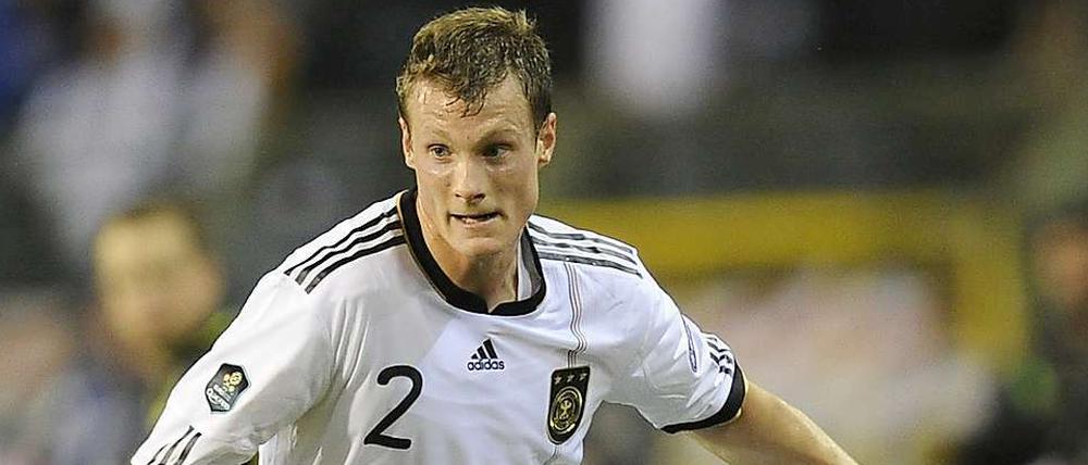 Marcell Jansen musste gegen Belgien ausgewechselt werden, weil er verletzt war. ARD-Kommentator Gerd Gottlob hatte während des Spiels allerdings einen anderen Grund genannt.