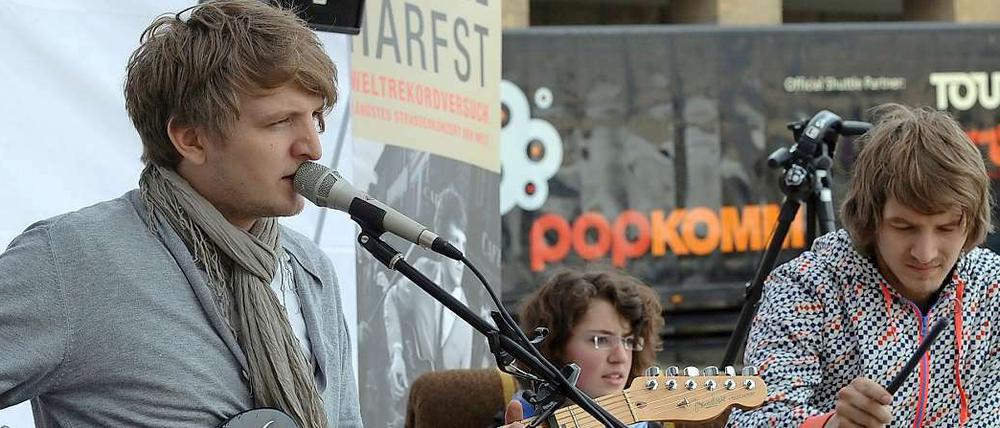 Nach 24 Stunden Musik am Stück haben Samuel Harfst und seine Band einen Eintrag in das Guinness Buch der Rekorde geschafft.