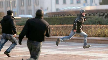 In Minsk macht die Polizei Jagd auf Demonstranten, hier am 7. November 2011. 