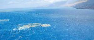 Unruhe im Meer. Das Foto entstand Anfang des Monats an der Südküste der Kanareninsel El Hierro. Es zeigt Vulkanasche, die bei einer der wiederkehrenden Eruptionen am Meeresgrund ausgestoßen wurde und an die Oberfläche gelangt. Foto: dpa