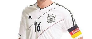 Preußen auf Polyester. Mit diesem Trikot will Philipp Lahm den EM-Titel holen – und der DFB viel Geld verdienen. Foto: dpa