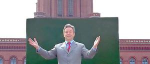Hereinspaziert. Klaus Wowereit wird im Roten Rathaus mit sieben neuen Kollegen regieren. Bislang ist nur eine Frau als Senatorin fest gesetzt. 