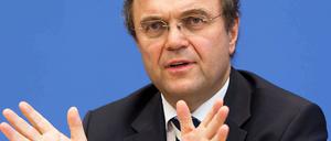 Innenminister Hans-Peter Friedrich warnt vor braunem Terrorismus in Deutschland.