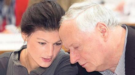 Politisch und privat eng verbunden. Sahra Wagenknecht und Oskar Lafontaine am Samstag auf dem Parteitag der Saar-Linken in Saarbrücken. 