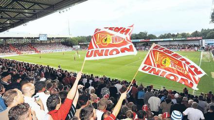 Das Stadion gehört uns. Unions Fans können demnächst Anteile an der Alten Försterei erwerben.