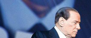 Abgang. Anderthalb Jahrzehnte hat Silvio Berlusconi Italien in jeder Hinsicht heruntergewirtschaftet. Das Land wird noch lange unter den Folgen seiner Ära leiden.