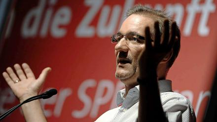 Überschattet: In den vergangenen zwei Jahren hat das Kabinett um den brandenburgischen Ministerpräsidenten Matthias Platzeck viel durchgemacht.