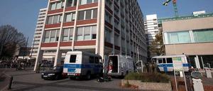 Brandsätze im Osram-Hochhaus am Ernst-Reuter-Platz entdeckt.