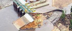 Wasser, so weit das Auge reicht. Luftbildaufnahme mit den Ausläufern von Görlitz. Foto: Jens Schlueter/ddp