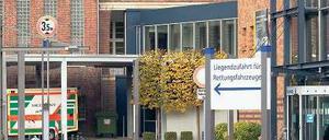 Größtes Krankenhaus der Stadt. Das Klinikum Bremen-Mitte informierte am Mittwoch über die Vorgänge in der Neugeborenen-Station. Sie wurde geschlossen. Foto: Jörg Sarbach/dapd