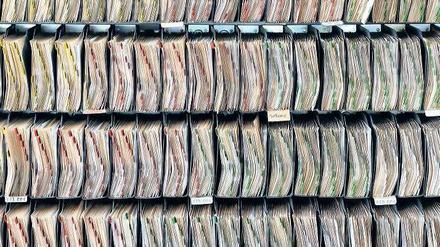 Kartei der Übeltaten. 50 Tonnen Papier werden im Flensburger Zentralregister aufbewahrt. Noch längst ist hier nicht alles digitalisiert. Foto: dpa