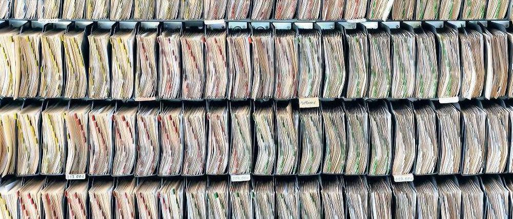 Kartei der Übeltaten. 50 Tonnen Papier werden im Flensburger Zentralregister aufbewahrt. Noch längst ist hier nicht alles digitalisiert. Foto: dpa