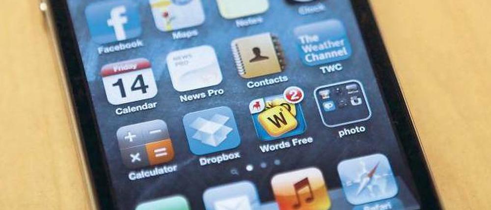Das Akkuproblem tauchte zeitgleich mit dem Start des iPhone 4S auf, betroffen sind aber auch andere Geräte mit iOS 5. Foto: AFP