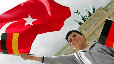 Echter Berliner. Die Kinder und Enkel der türkischen Berliner, die einst als Gastarbeiter in die Stadt kamen, fühlen sich hier längst zu Hause – und bekennen sich dennoch selbstbewusst zu ihren familiären Wurzeln.