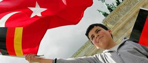 Echter Berliner. Die Kinder und Enkel der türkischen Berliner, die einst als Gastarbeiter in die Stadt kamen, fühlen sich hier längst zu Hause – und bekennen sich dennoch selbstbewusst zu ihren familiären Wurzeln.