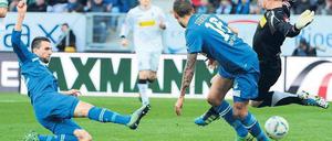 Wieder da. Hoffenheims Angreifer Vedad Ibisevic (l.) war lange verletzt, gegen Mönchengladbach erzielte er das entscheidende 1:0. Foto: dpa