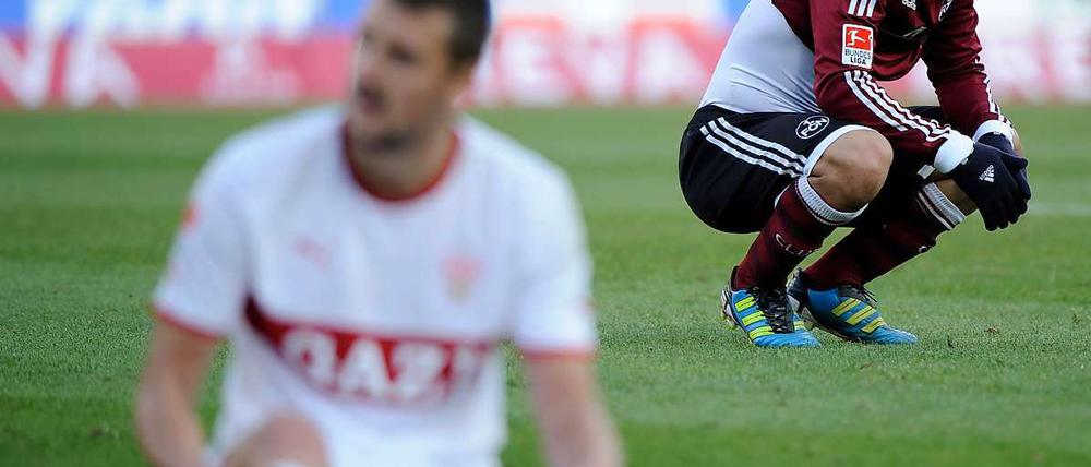 Keine Sieger - die Nürnberger um Almog Cohen ( r.) konnten trotz zweimaliger Führung gegen den VfB Stuttgart nicht gewinnen.