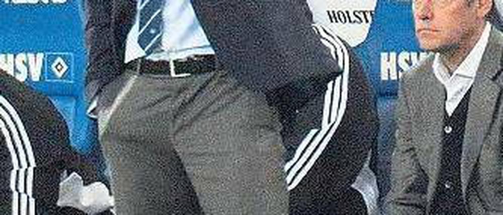Vorwärts immer. Mit Thorsten Fink (rechts Sportchef Arnesen) traut sich der HSV wieder was und glich das frühe 0:1 aus.Foto: dpa