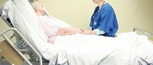 Zuspruch statt Zahlen. Patienten fragen oft, wie viel Zeit sie noch haben. Nicht immer wollen sie es wirklich wissen. Foto: picture-alliance/dpa