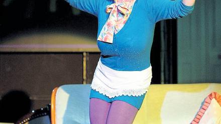 Die Kindheitsdiebin. Angela Bittel als Frau Zucker. Foto: Braun/Drama