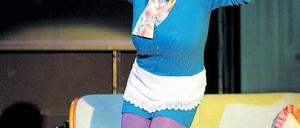 Die Kindheitsdiebin. Angela Bittel als Frau Zucker. Foto: Braun/Drama