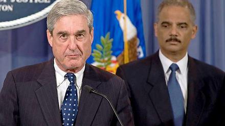 FBI-Chef Robert Mueller (links) und der amerikanische Justizminister Eric Holder erläutern die Ermittlungsergebnisse.