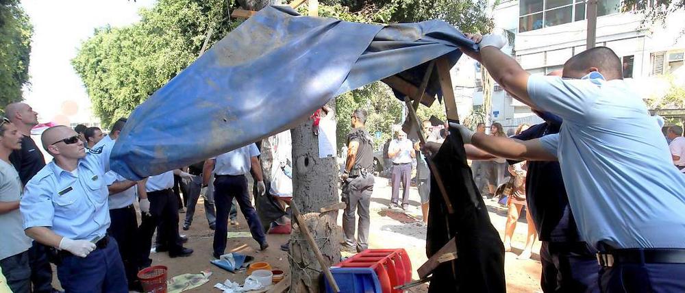 Beamte bauen in Tel Aviv die letzten Zelte der Sozialprotestler ab – die ihre Ziele nicht erreichten.