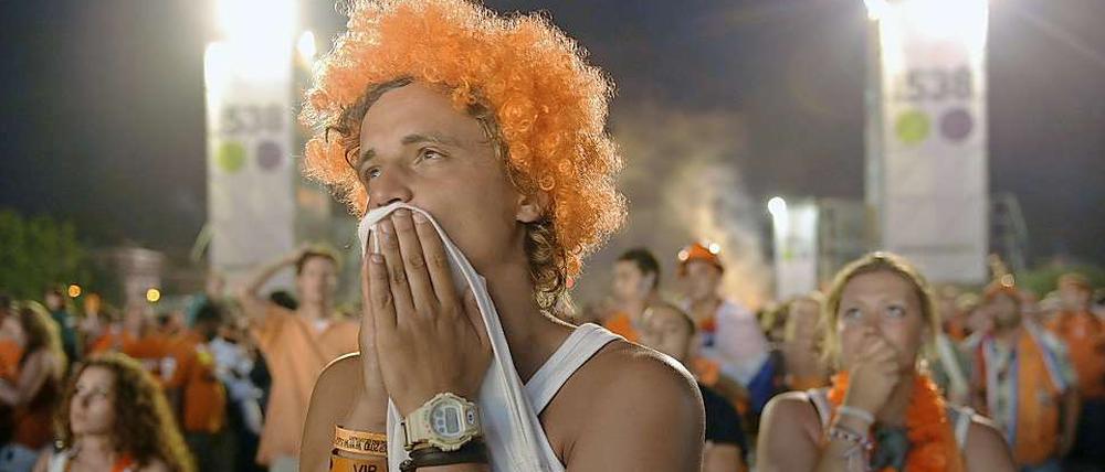 Die meisten Niederländer trauerten still nach dem verlorenen WM-Finale gegen Spanien, einige hundert randalierten.
