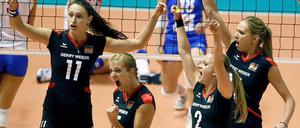 Die deutschen Frauen sahen schon wie die sicheren Siegerinnen aus, doch die gastgebenden Serbinnen kamen noch einmal eindrucksvoll zurück und gewannen nach fünf Sätzen den EM-Titel.