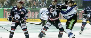 Olver und Tallackson. Das Duo kam aus Augsburg zu den Eisbären.