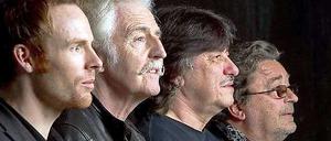 Alteingesessene Woodstock-Rocker mit jungem Frontmann: Ten Years After. Neben neuen Liedern bringt die Blues-Rock-Band das Publikum hauptsächlich mit ihren 70er-Jahren-Hits in Stimmung. 