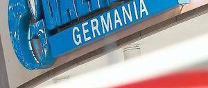 Blaulicht. Auch die Zentrale von Gazprom Germania in der Berliner Markgrafenstraße wurde vergangene Woche durchsucht. Dort sagte man Kooperation zu. Foto: dpa