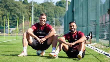 Groß in Japan. Bei Vissel Kobe spielte Joan Oumari mit Lukas Podolski in einem Team.