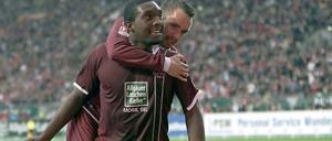 Richard Sukuta-Pasu (v.) traf gegen den FSV Mainz 05 zum zwischenzeitlichen 1:1-Ausgleich und bereitete zudem die 2:1-Führung beim 3:1-Heimsieg der Pfälzer vor. Christian Tiffert (h.) erzielte das Tor zum Endstand.