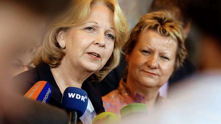 Die zukünftige Ministerpräsidentin Hannelore Kraft (SPD) mit ihrer zukünftigen Stellvertreterin Sylvia Löhrmann (Grüne).