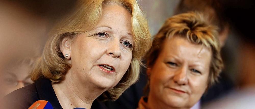 Die zukünftige Ministerpräsidentin Hannelore Kraft (SPD) mit ihrer zukünftigen Stellvertreterin Sylvia Löhrmann (Grüne).