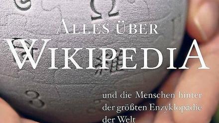Innenansichten wie der Beitrag „Die dunkle Seite der Wikipedia“ machen das Buch zum Lexikon auch für Außenstehende lesenswert.