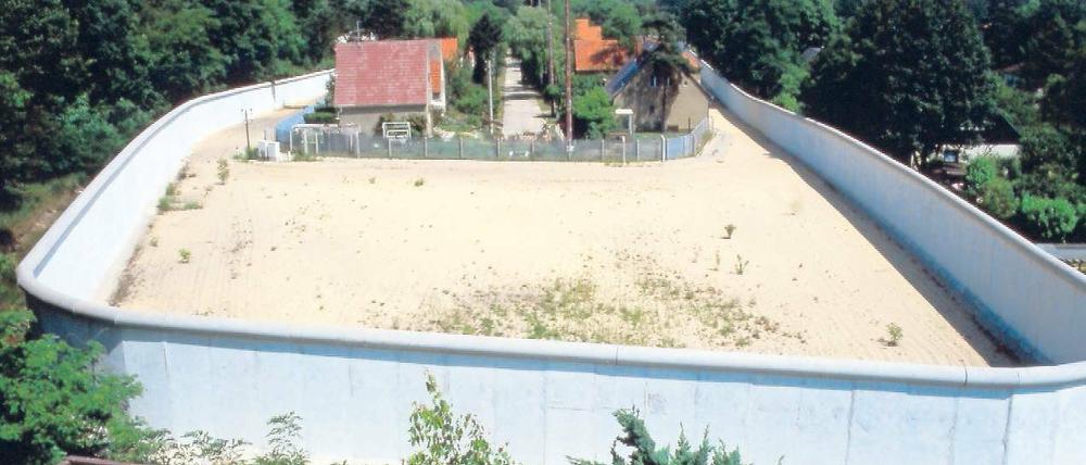 Entenschnabel. Die Grenze zwischen Glienicke und Hermsdorf (1982). Foto: Ullstein