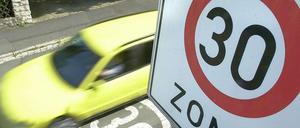 Tempo 30 gilt auf den Nebenstraßen Berlins bereits als Regel. Das ist den Verkehrsplanern an manchen Stellen aber noch viel zu schnell. 