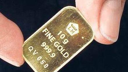 Sensibles Geschäft. Bei der Auswahl der richtigen Goldanlage ist Fingerspitzengefühl gefragt. Wer keinen geeigneten Lagerplatz für das wertvolle Edelmetall hat, greift zu Zertifikaten.