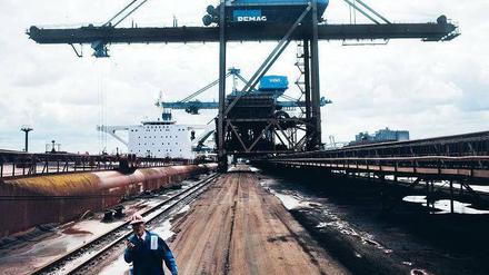 Umschlagplatz. Seit Anfang vergangenen Jahres sind die Preise für Erz und Kohle, die auf dem Gelände des Europoort Rotterdam verladen werden, um 300 Prozent gestiegen.