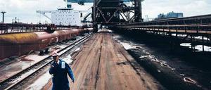 Umschlagplatz. Seit Anfang vergangenen Jahres sind die Preise für Erz und Kohle, die auf dem Gelände des Europoort Rotterdam verladen werden, um 300 Prozent gestiegen.