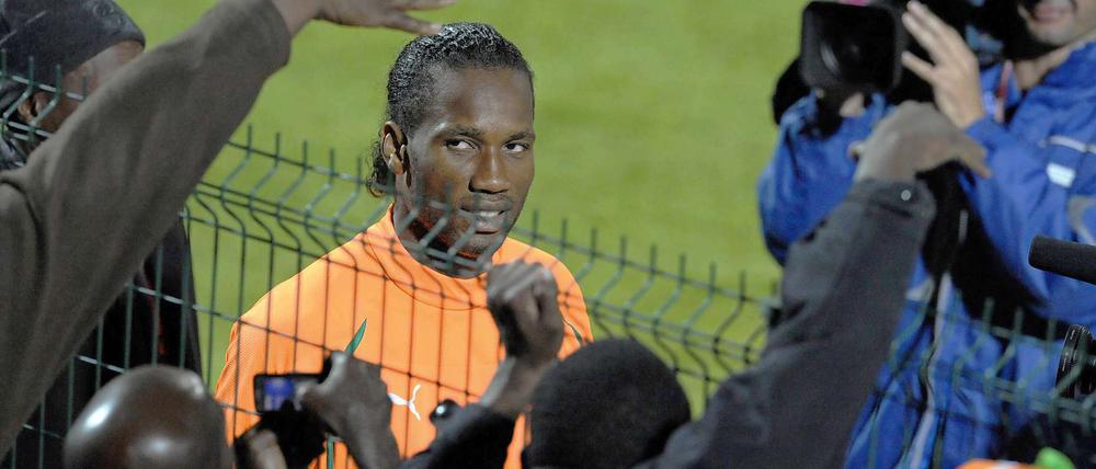 Bejubelt, aber bedingt einsatzbereit: Didier Drogba, Elfenbeinküste.