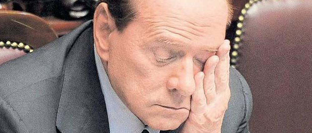 Prozesse und schlechte Umfragen. Silvio Berlusconi bläst der Wind ins Gesicht.