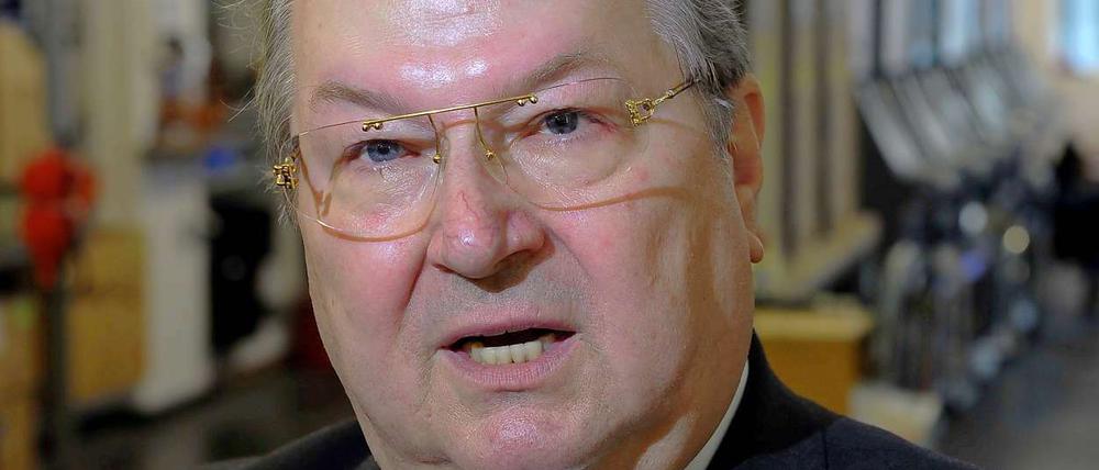 "Ich verachte Ihre Meinung, aber ich gäbe mein Leben dafür, dass Sie sie sagen dürfen", zitierte Heinz Buschkowsky den französischen Aufklärer Voltaire. Thilo Sarrazin habe ein Recht auf Anwesenheit in Kreuzberg.
