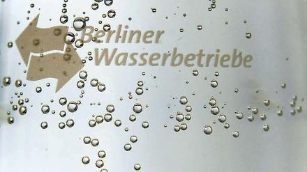 Bei der umstrittenen Teilprivatisierung der Berliner Wasserbetriebe ging es möglicherweise nicht mit rechten Dingen zu. Nun ermittelt die EU-Kommission.