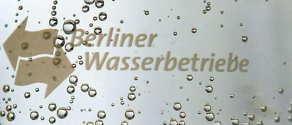 Bei der umstrittenen Teilprivatisierung der Berliner Wasserbetriebe ging es möglicherweise nicht mit rechten Dingen zu. Nun ermittelt die EU-Kommission.