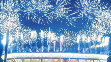 Knall ohne Effekt. Was im Himmel über dem Frankfurter Stadion glühte, war auf den Rängen nicht zu sehen. Foto: dpa