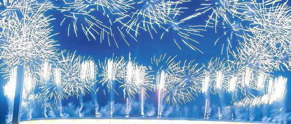 Knall ohne Effekt. Was im Himmel über dem Frankfurter Stadion glühte, war auf den Rängen nicht zu sehen. Foto: dpa